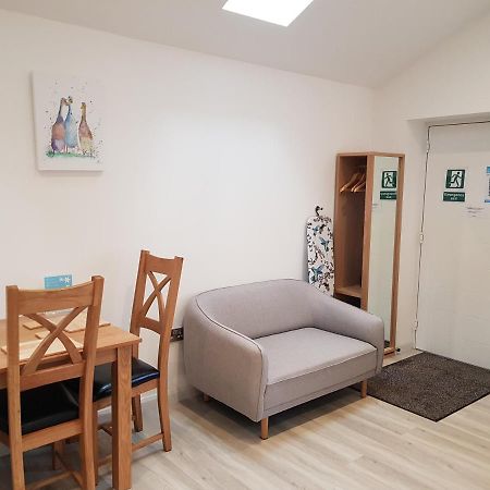 Wyvern Apartment เยโอวิล ภายนอก รูปภาพ